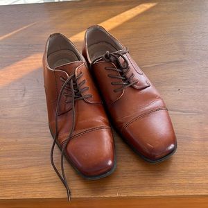 Boys Florsheim Kids dress shoes. Size 6
